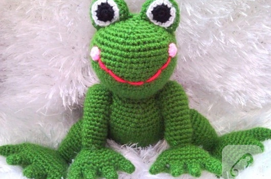 -amigurumi-anahtarlik-kurbaga-desen-10 Amigurumi Anahtarlık Kurbağa Desen
