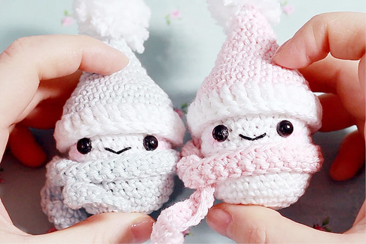 5ab6fb38-f42c-4f7c-820e-39a9f28a0c89 Yeni Yıl İçin Kinder Surprise'dan Örgü Kardan Adam