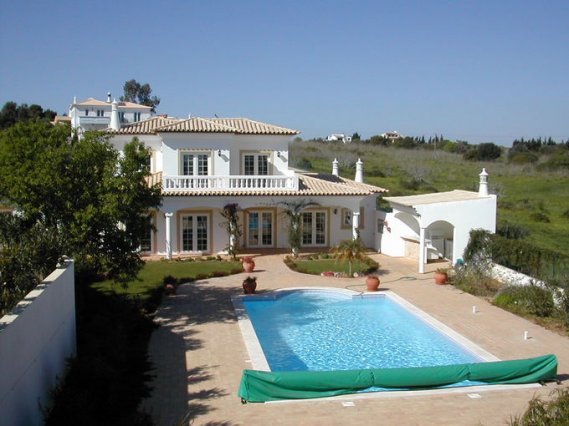 Dekoratif-Havuzlu-Villa-Tasarımı Havuzlu Villa Modelleri
