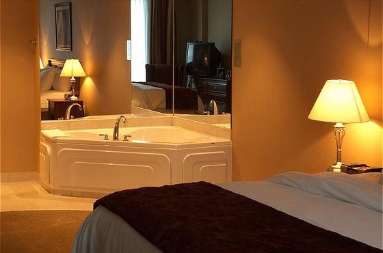 Jakuzili-Otel-Yatak-Odası Jakuzili Yatak Odaları