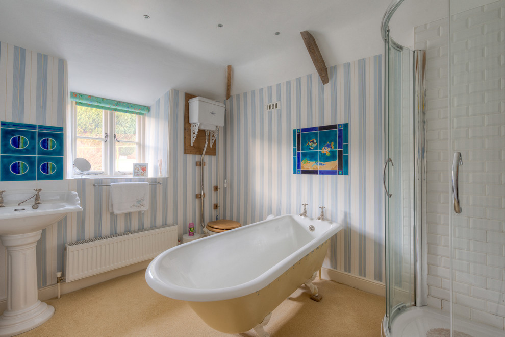 Lüks-Küvet-Modelleri-high-tank-toilet-Bathroom-Farmhouse-with-barn-barns-claw-foot-tub Lüks Küvet Modelleri