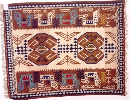 Simetrik-desenli-bir-kilim-örneği Simetrik Kilim Modelleri