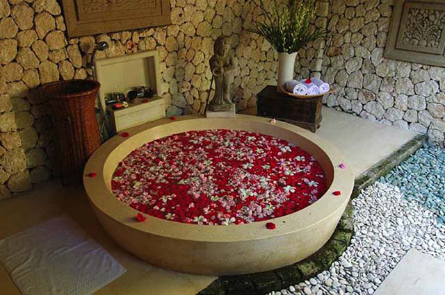 yabancilarin-banyo-dekorasyonlari Romantik Banyo Dekorasyon Önerileri