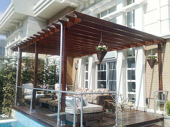 stü-Kapalı-Rustik-Balkon-Dekorasyonu Balkonlarda Rustik Dekorasyon Fikirleri